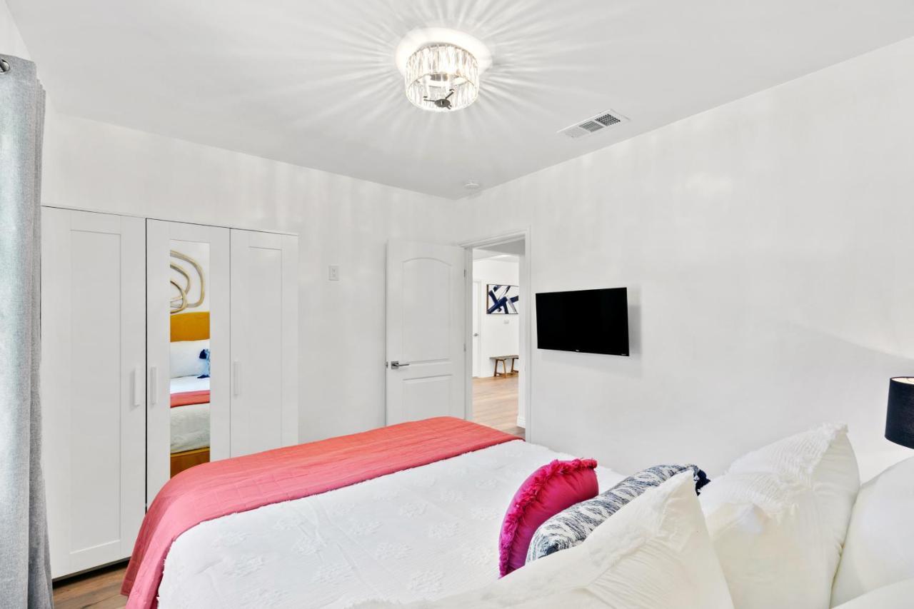 Studio City Contemporary Villa With Pool Sleeps 10 Лос-Анджелес Экстерьер фото
